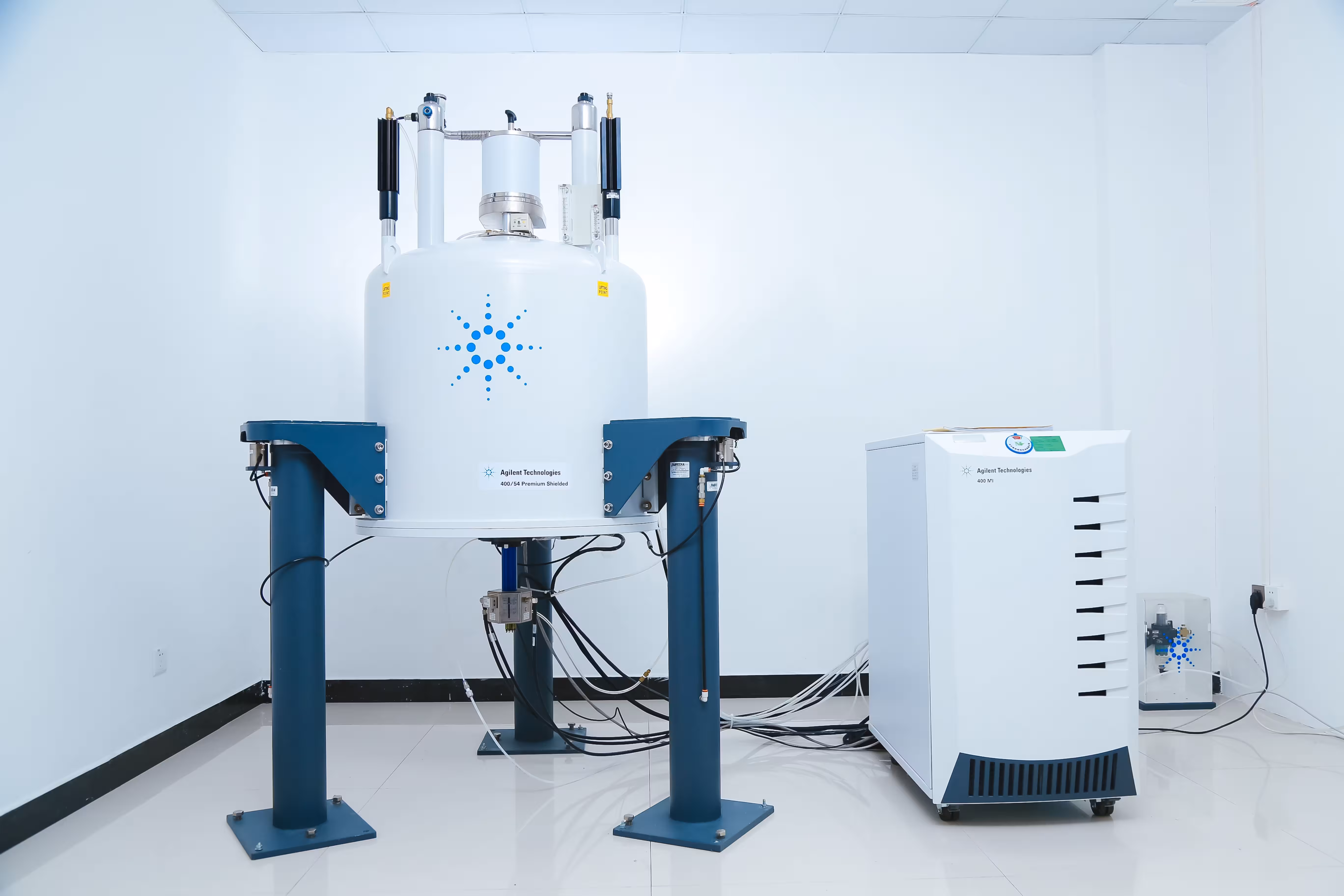 400 MHz Nuclear Magnetic Resonance (NMR)